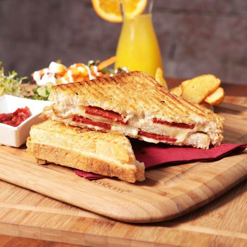 Sucuklu Kaşarlı Tost